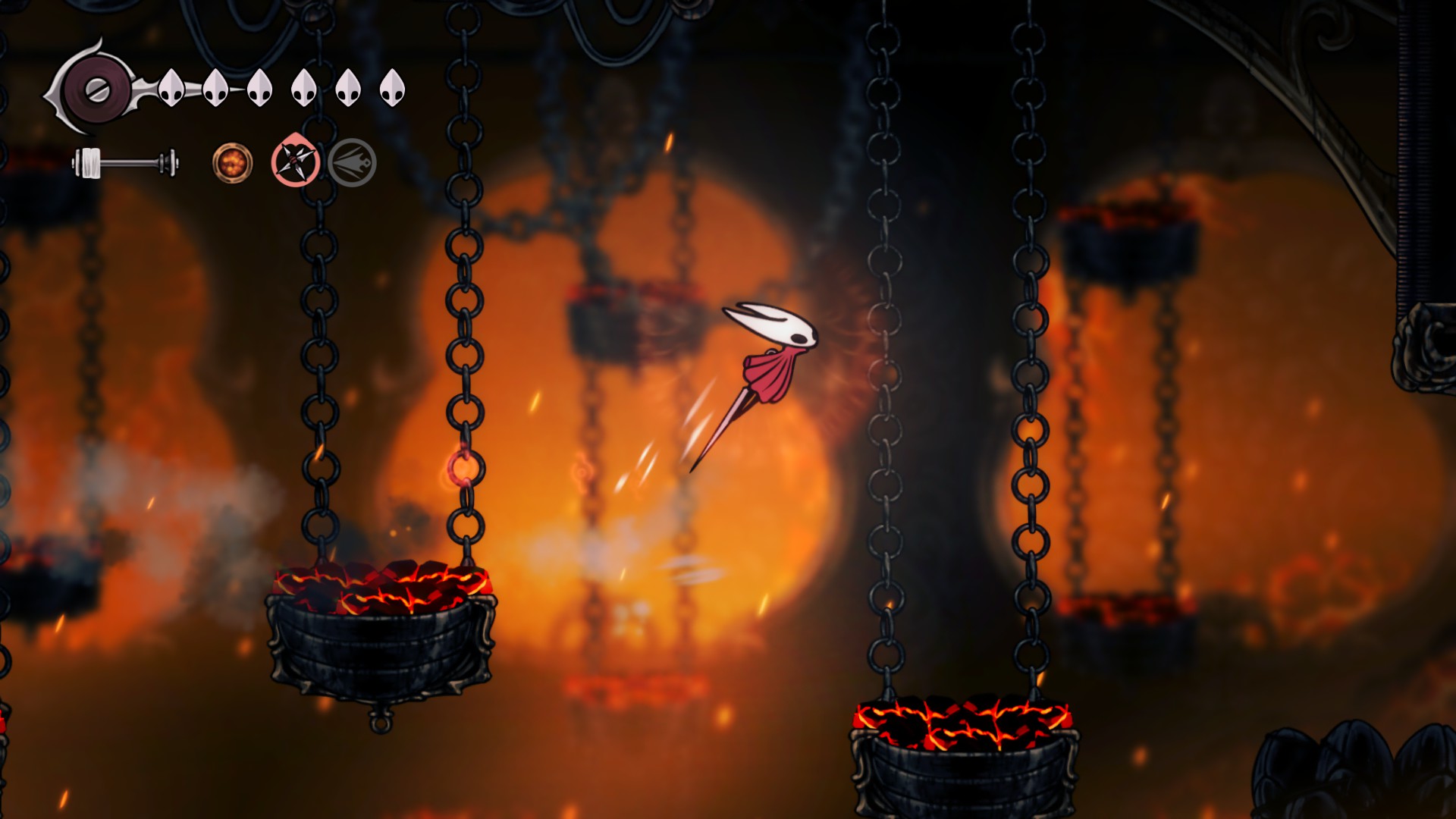 Hornet una bicha con cabezota en forma de U y falda a lo lisa simpson pero de color rojo, saltando unas plataformas llenas de carbón a vivo fuego